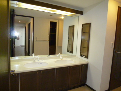 Washroom. Basin (2 bowl)