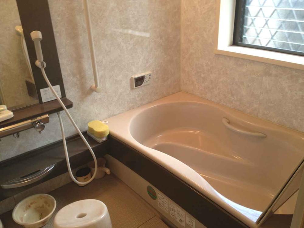 Bathroom. Bathroom luxury specification with large windows.