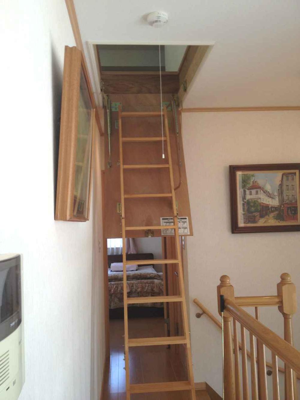 Receipt. From the second floor hall to the attic storage.