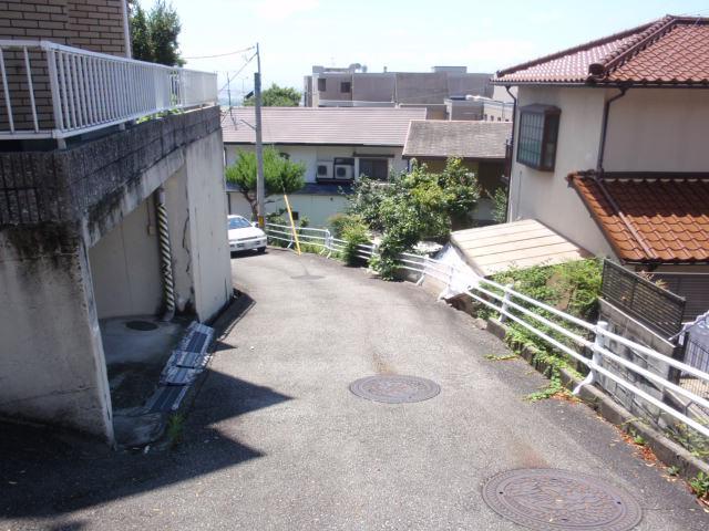 Local photos, including front road. Property of the west front of the road (from the north)