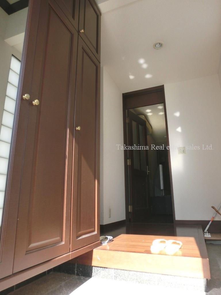 Entrance. Entrance housed large, Is the entrance hall with a sense of open.