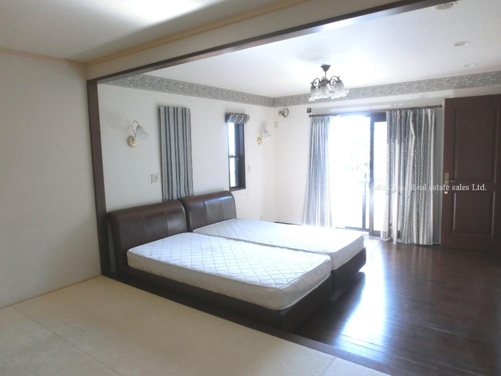 Non-living room. From the main bedroom back.