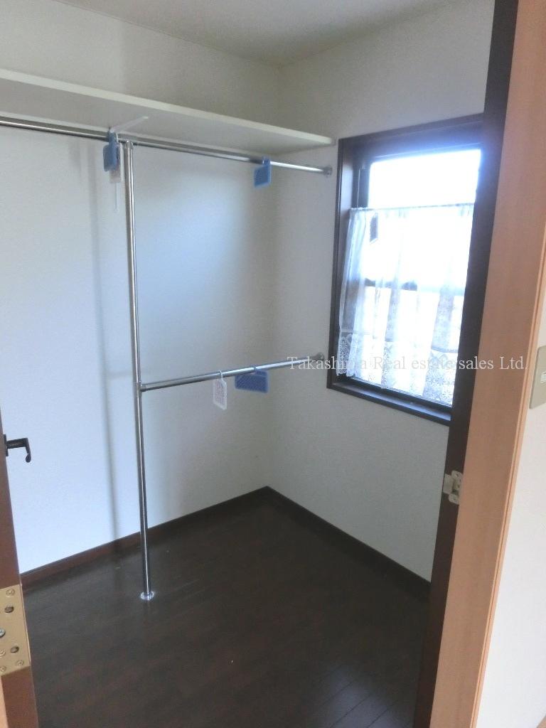 Receipt. Large walk-in closet is located in the main bedroom.