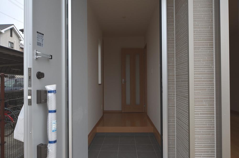 Entrance. A No. land entrance of photo