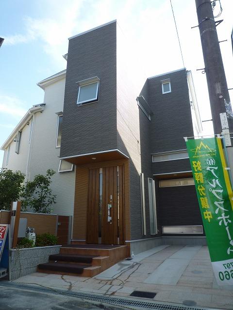 Local appearance photo. Appearance from the north road