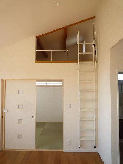 Other. There is a loft of about 4.5 Pledge