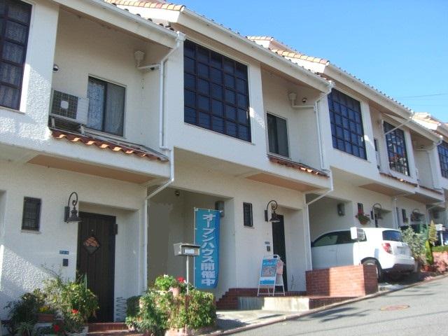 Local appearance photo. Local (12 May 2013) Shooting