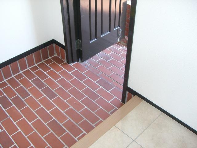 Entrance. Local (12 May 2013) Shooting