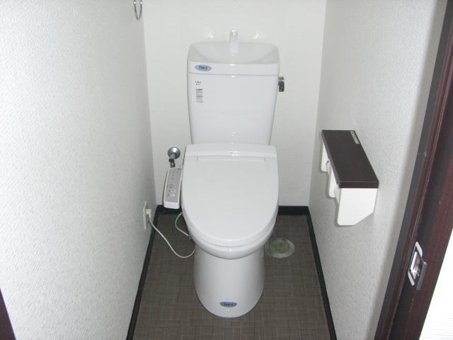 Toilet. Indoor (12 May 2013) Shooting