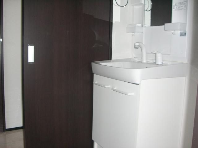 Wash basin, toilet. Indoor (12 May 2013) Shooting