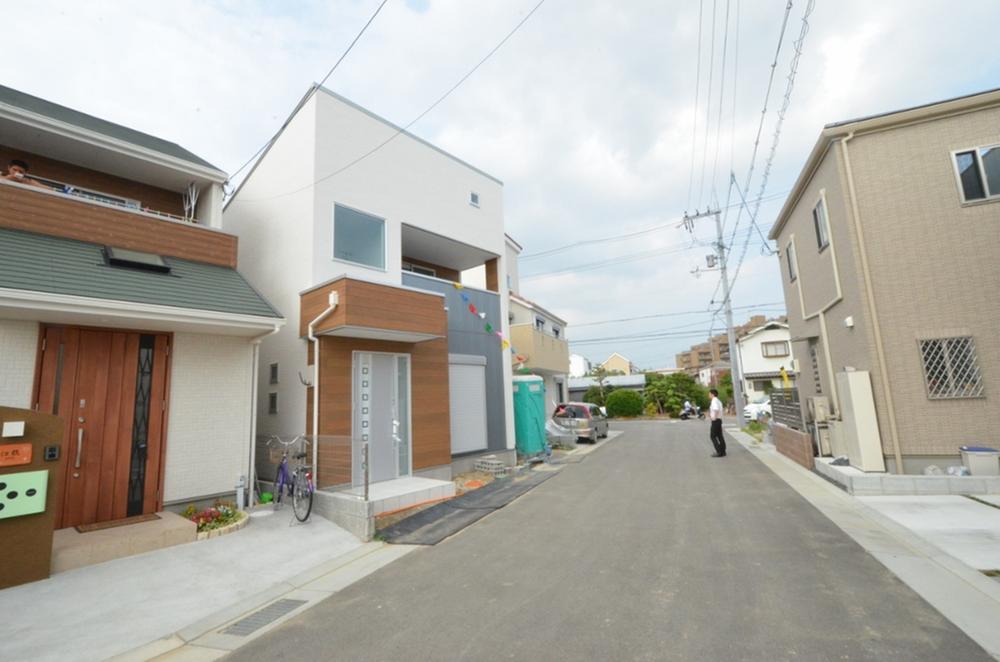 Local photos, including front road. No. 7 land architectural plans a model house! !