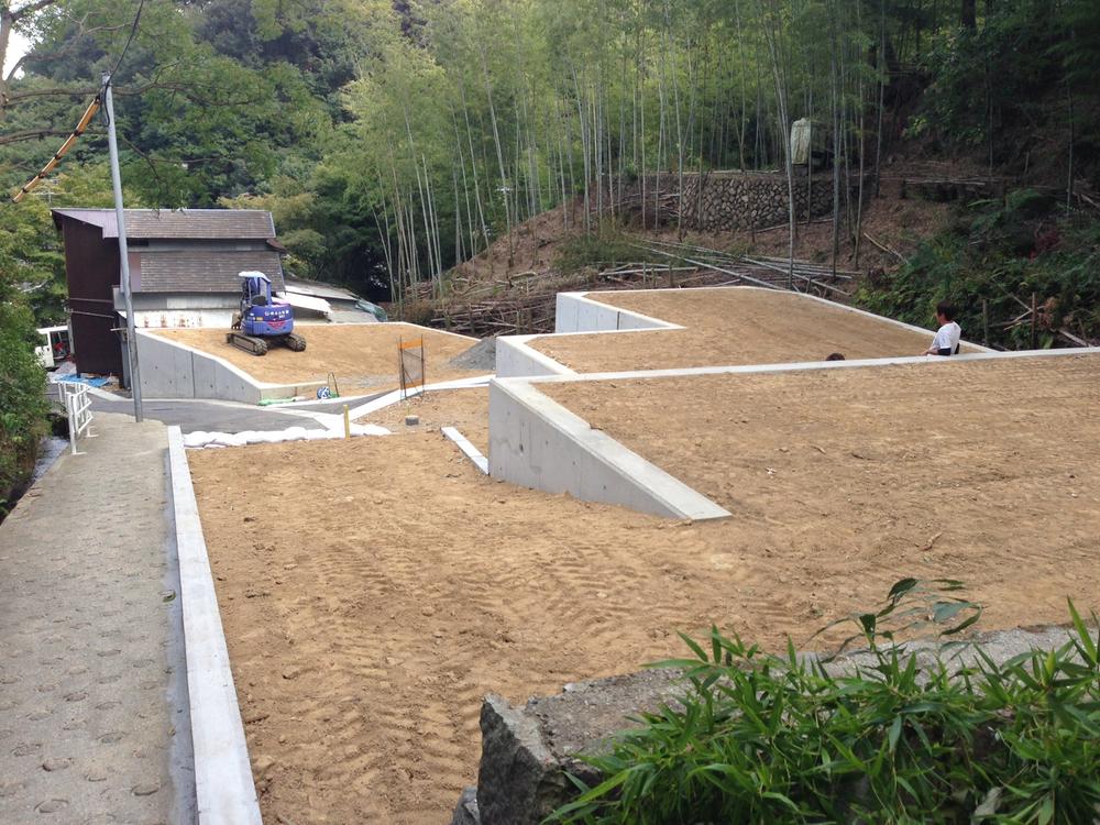 Local photos, including front road. Local (10 May 2013) Shooting