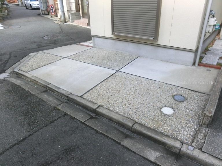 Parking lot. Because the parking lot is relatively small compact car ・ But only light car.