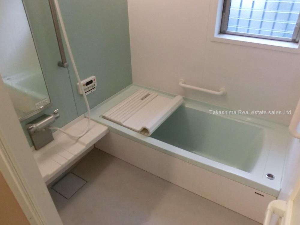 Bathroom. 1 pyeong type of bathroom there is a window.