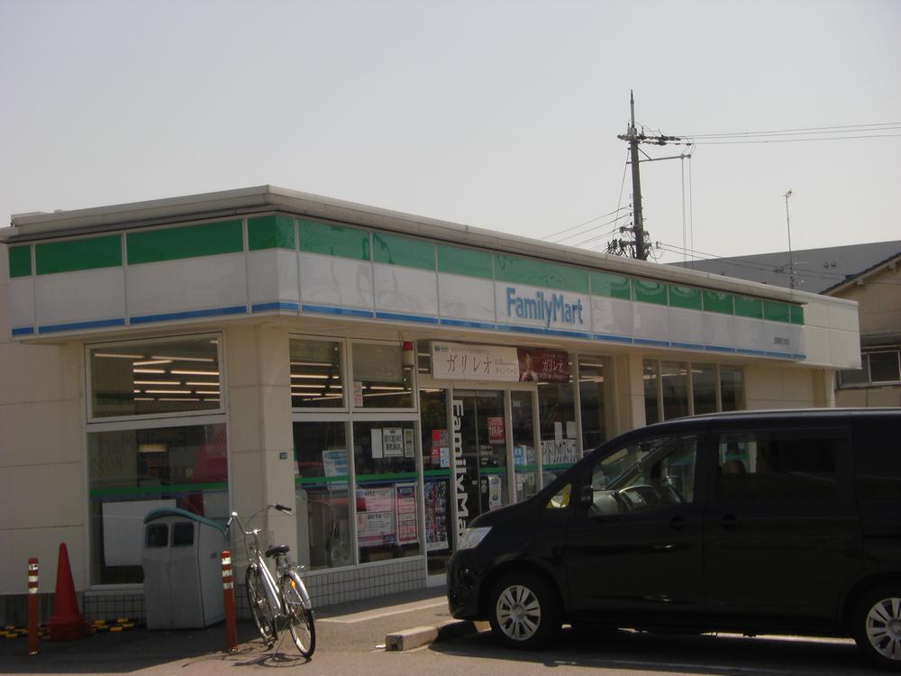 Convenience store. 180m to FamilyMart