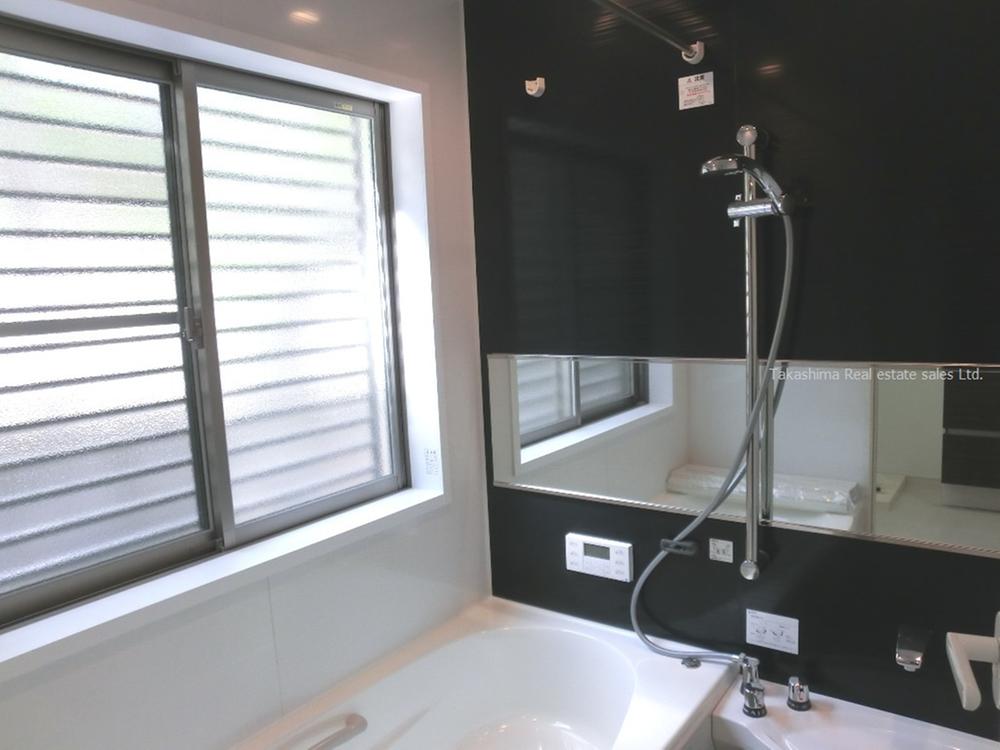 Bathroom. In the bathroom drying heater with a system bus will have large windows.