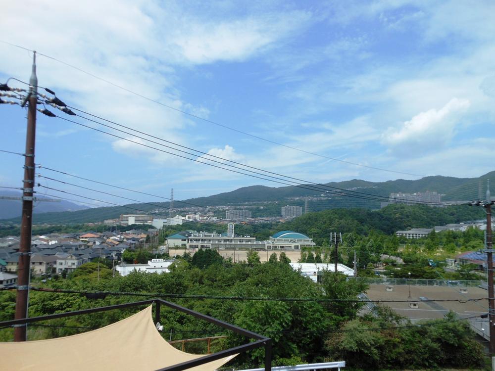 View photos from the dwelling unit. View from 2F living room (west direction) (July 2013 shooting)