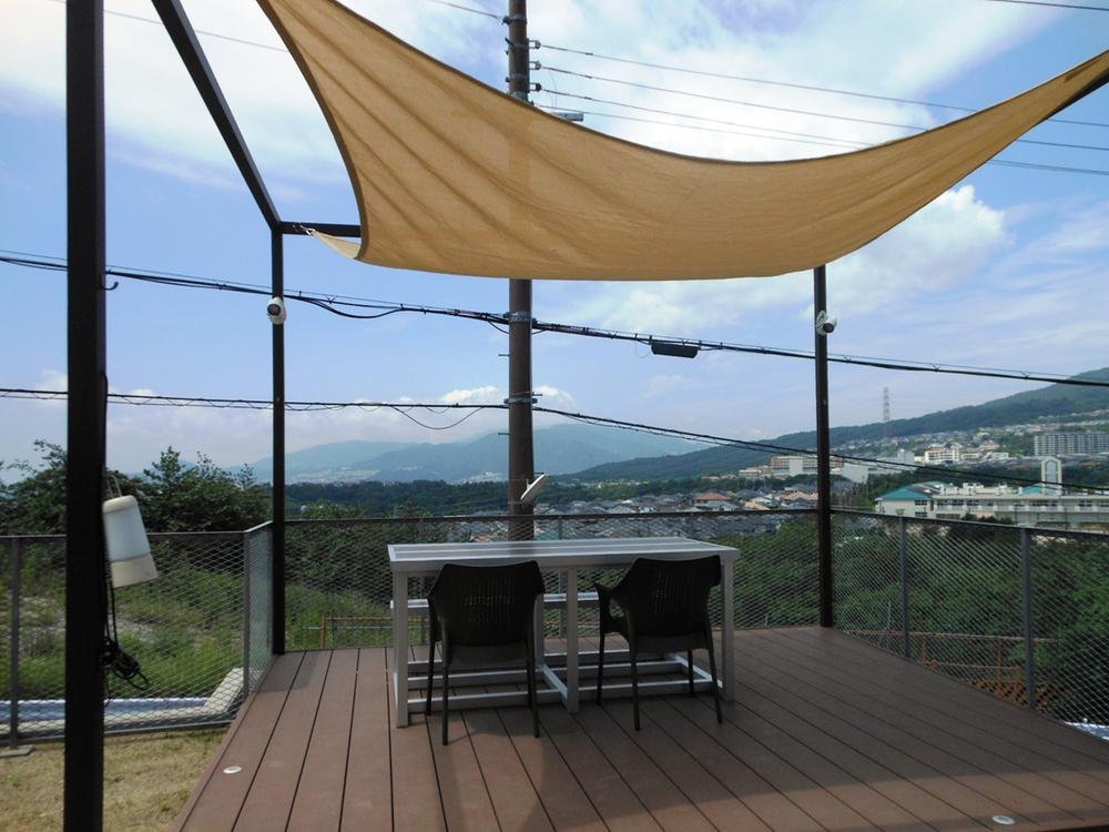 Garden. View also overlook the roof garden (July 2013 shooting)