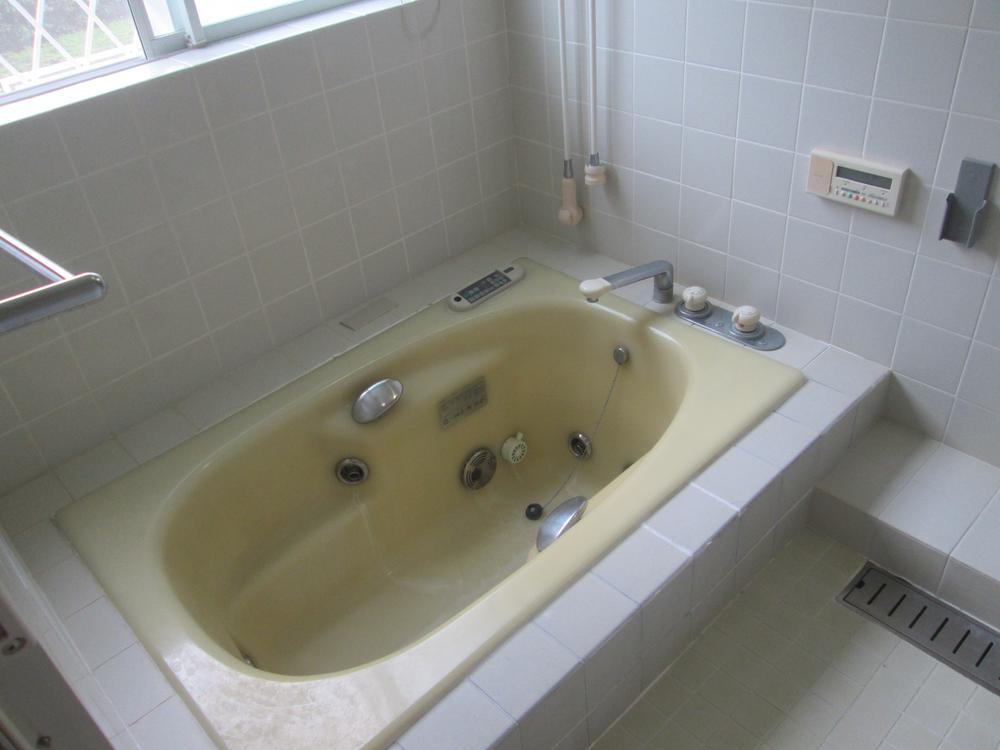 Bathroom. Indoor (10 May 2013) Shooting