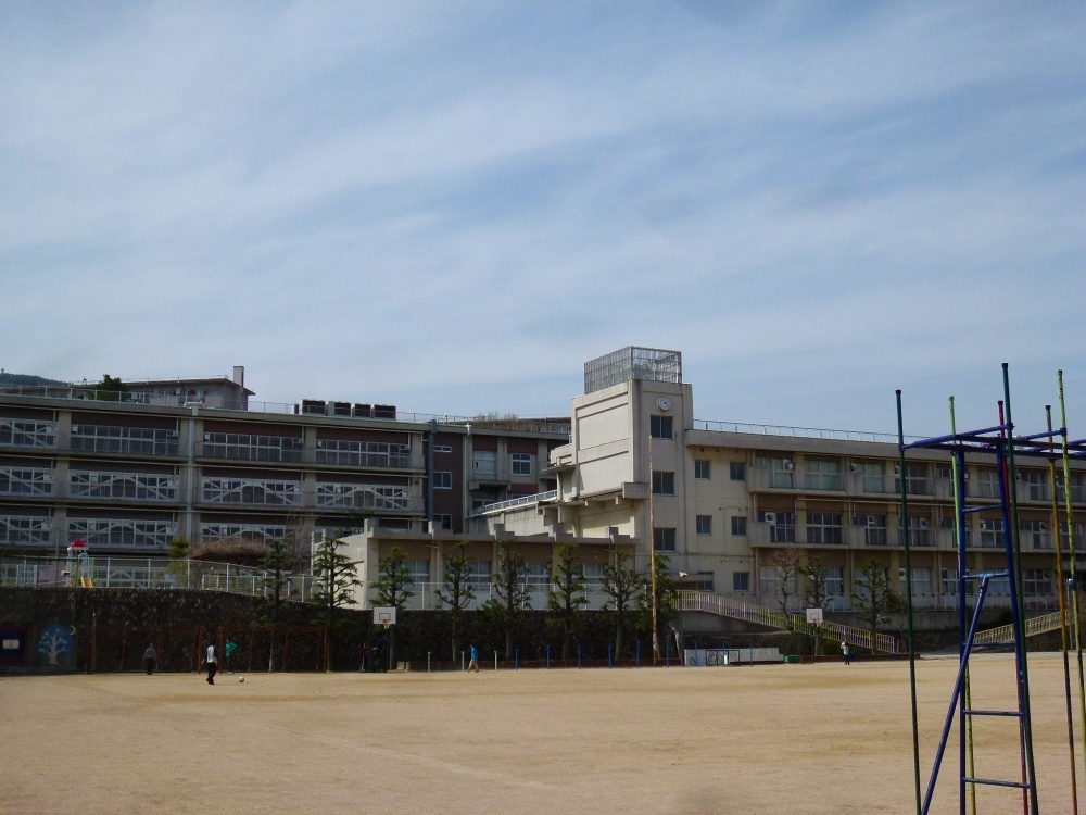 Primary school. Takarazuka City Nishiyama 666m up to elementary school (elementary school)