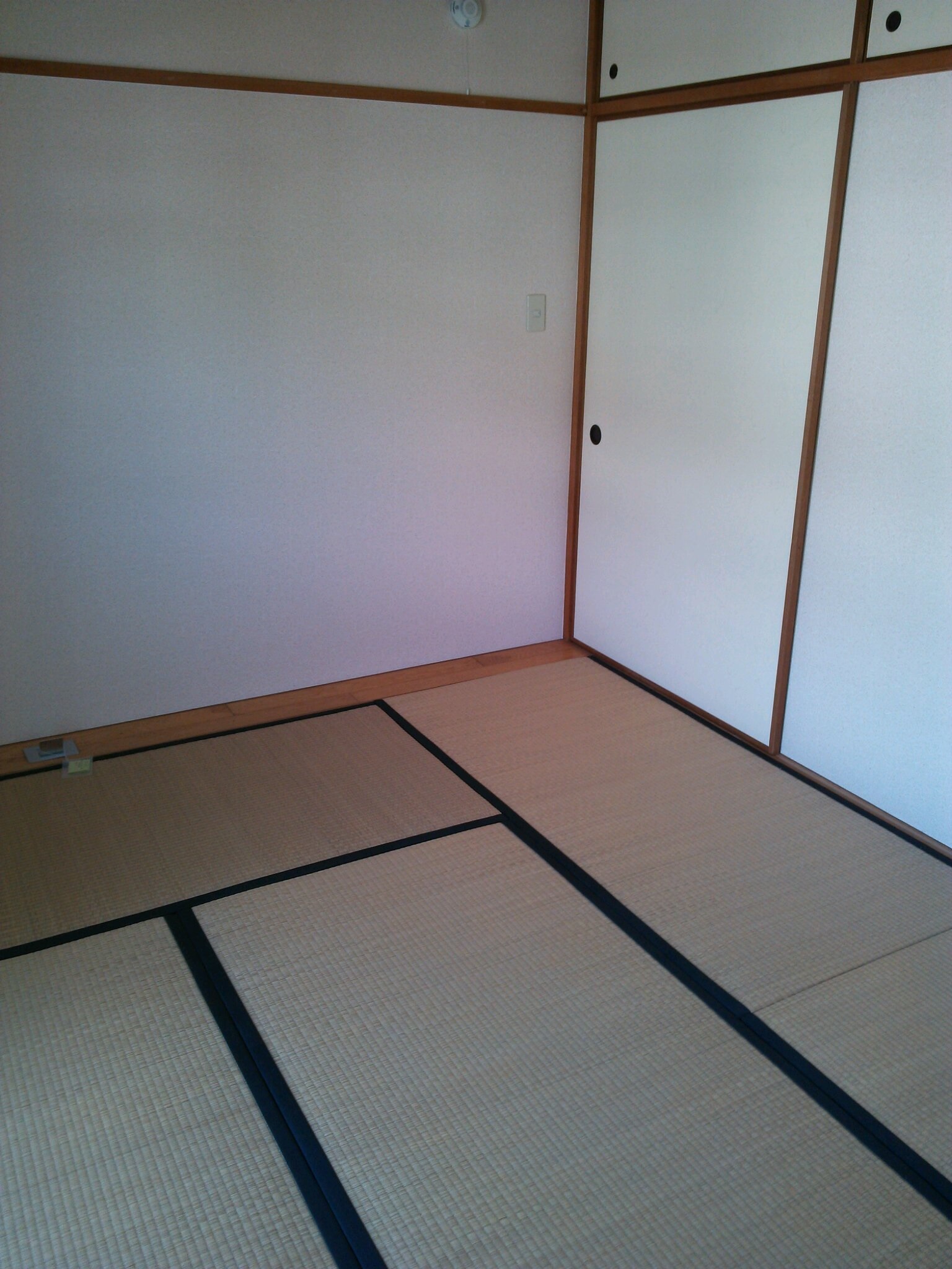 Living and room. 6-mat Japanese-style room of calm atmosphere