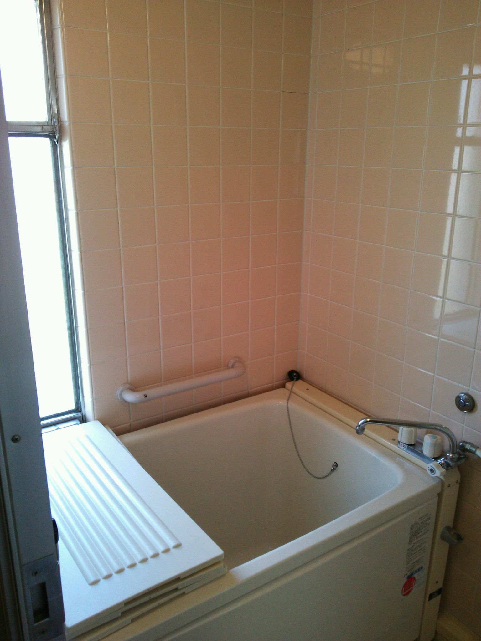 Bath. Spacious bathroom with a warm