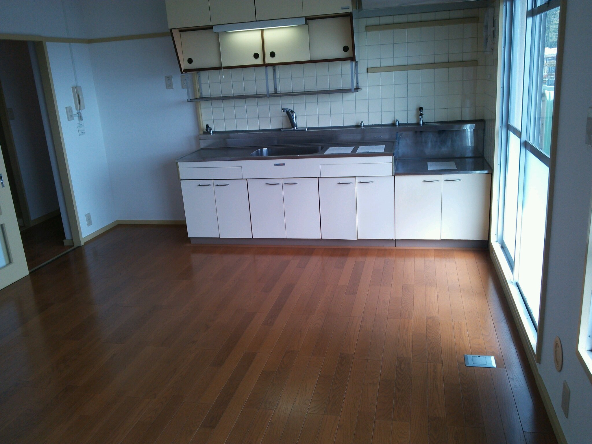 Kitchen. Flooring paste wide LDK
