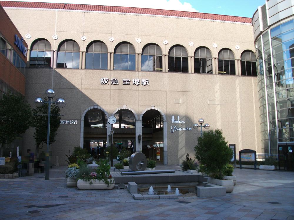 station. 640m until the Hankyu Takarazuka Station