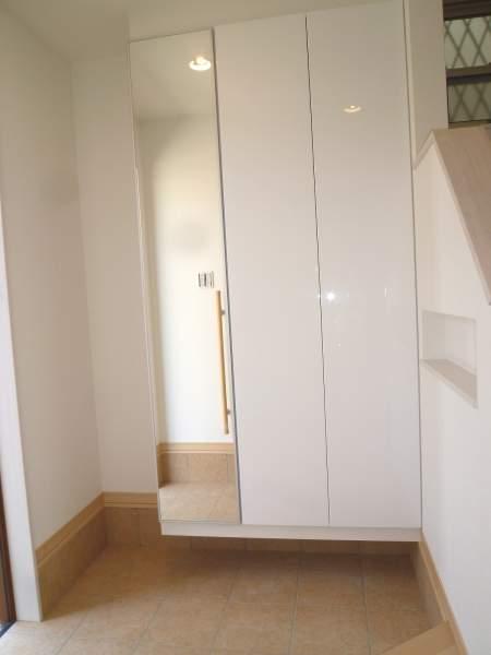 Entrance. Bright entrance that white was the keynote! 