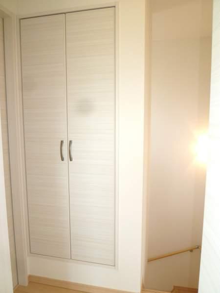 Receipt. Things input of the second floor hallway! 