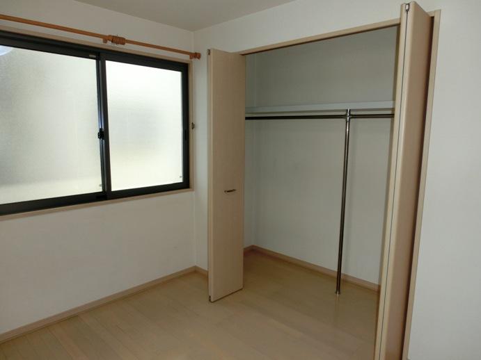 Non-living room. Indoor (12 May 2013) Shooting