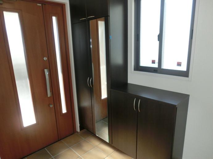 Entrance. Local (12 May 2013) Shooting