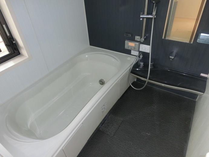 Bathroom. Indoor (12 May 2013) Shooting