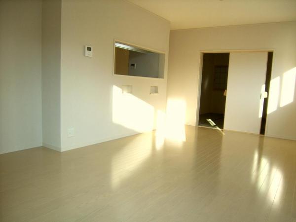 Living. About 16 quires of LDK