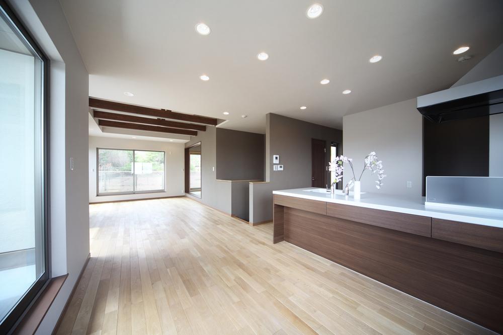 Same specifications photos (living). Spacious 25 quires of LDK who is, Solid flooring. beautifully, Friendly natural materials to people is also an advantage that less likely to occur even condensation, It is recommended.