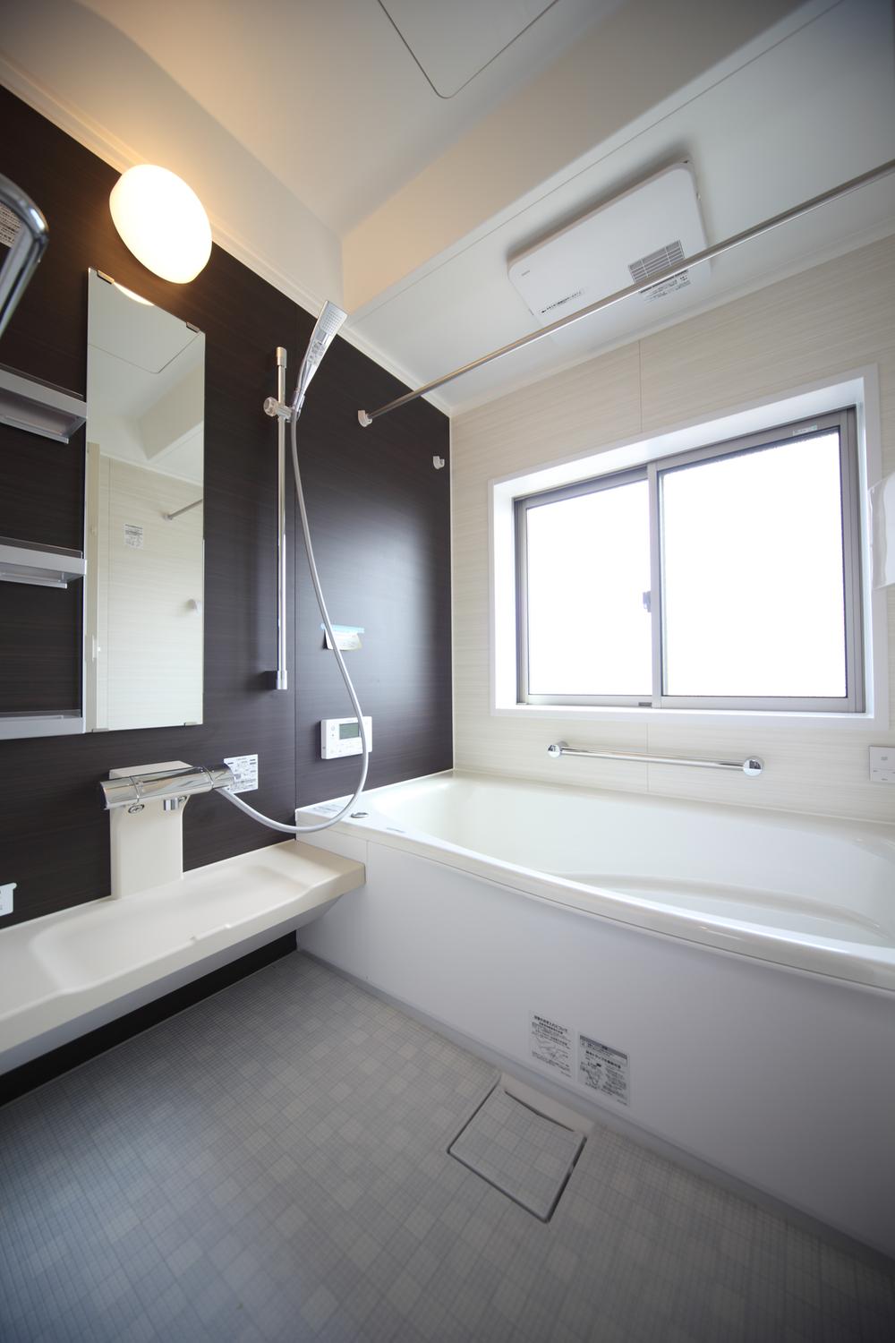 Same specifications photo (bathroom). Bathtub and shower head ・ Customize the color of the walls and floors of course according to the family! Because it uses clean Ease materials, Clean easy with dad!