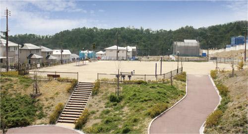 park. 443m lush park of the rest of adults and children Square to Central Park Yamate Yamamoto.