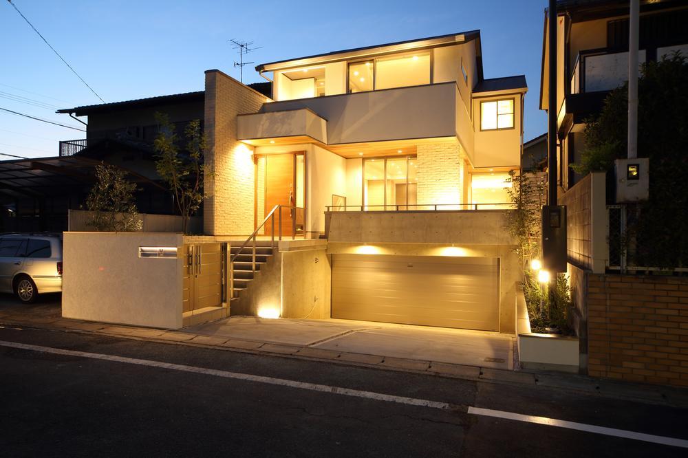 Same specifications photos (appearance). My home is Hankyu Yamatedai. Appearance that has been illuminated by the indirect lighting is waiting for the return of gently family.