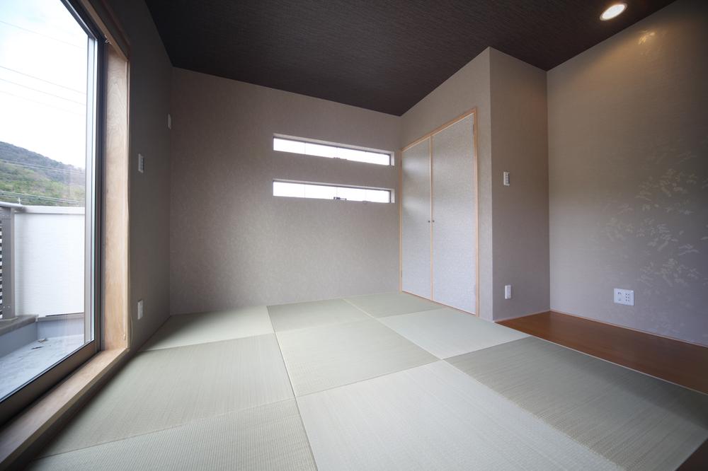Same specifications photos (Other introspection). The Japanese-style room adjacent to the living room, The opening is large bright and refreshing Room. Or a little lie, Convenient Japanese-style room in the laundry fold!