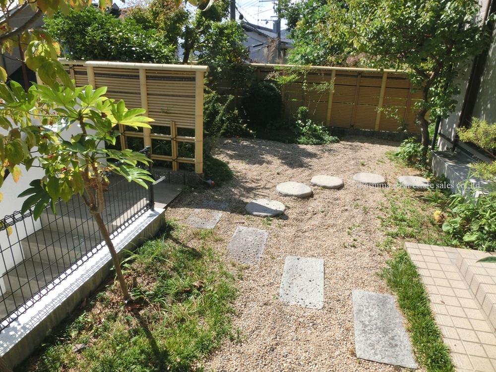 Garden. Nantei will enjoy a large garden training.