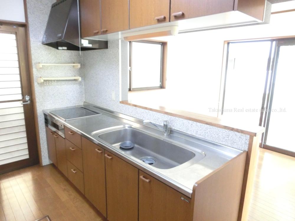 Kitchen. Care is also a breeze in the IH cooking heater.