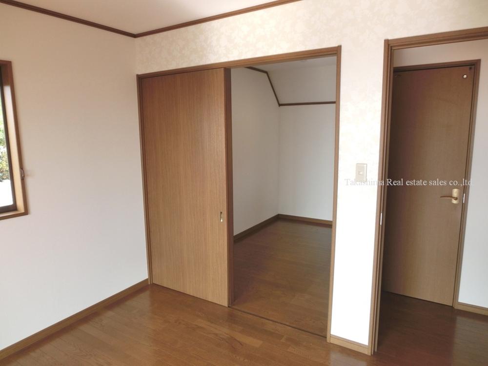 Receipt. On the second floor 8 pledge of Western-style there is a large walk-in closet.