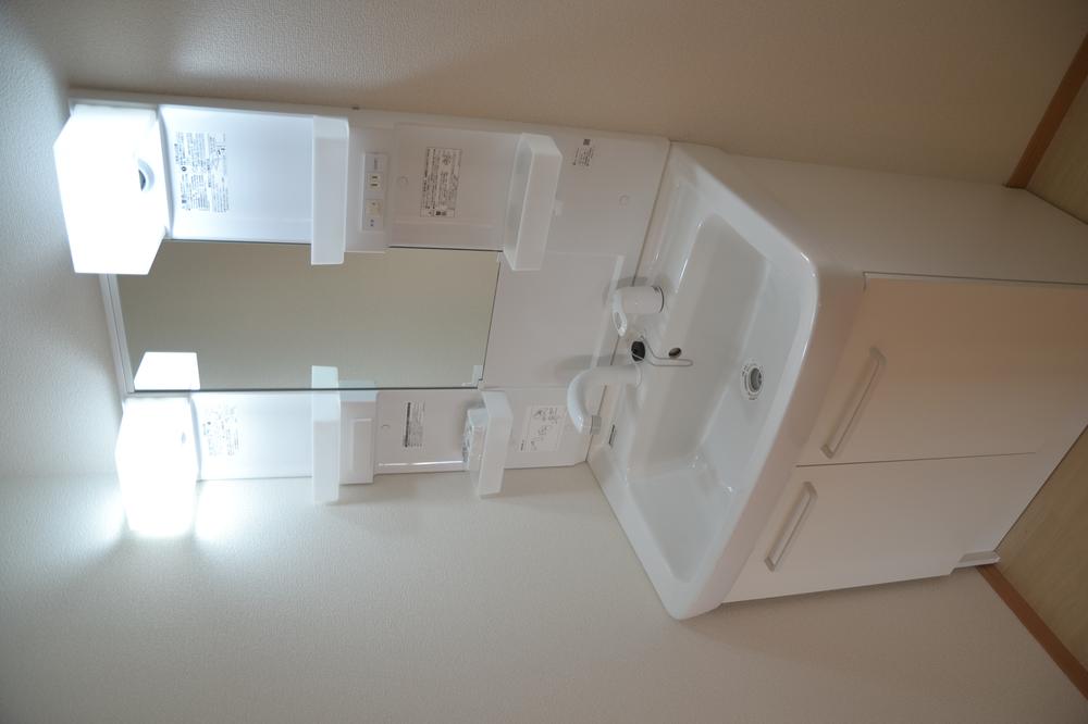 Wash basin, toilet. Indoor (10 May 2013) Shooting