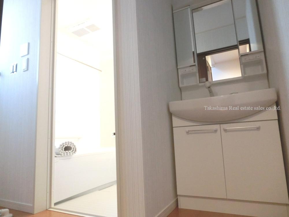 Wash basin, toilet. It is a wash basin and bathroom.