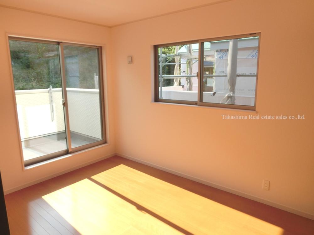 Non-living room. Second floor Western-style is good day on the south-facing.