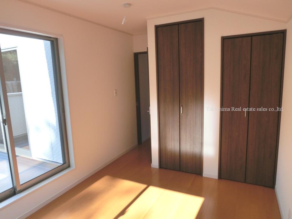 Receipt. Western-style storage closet.