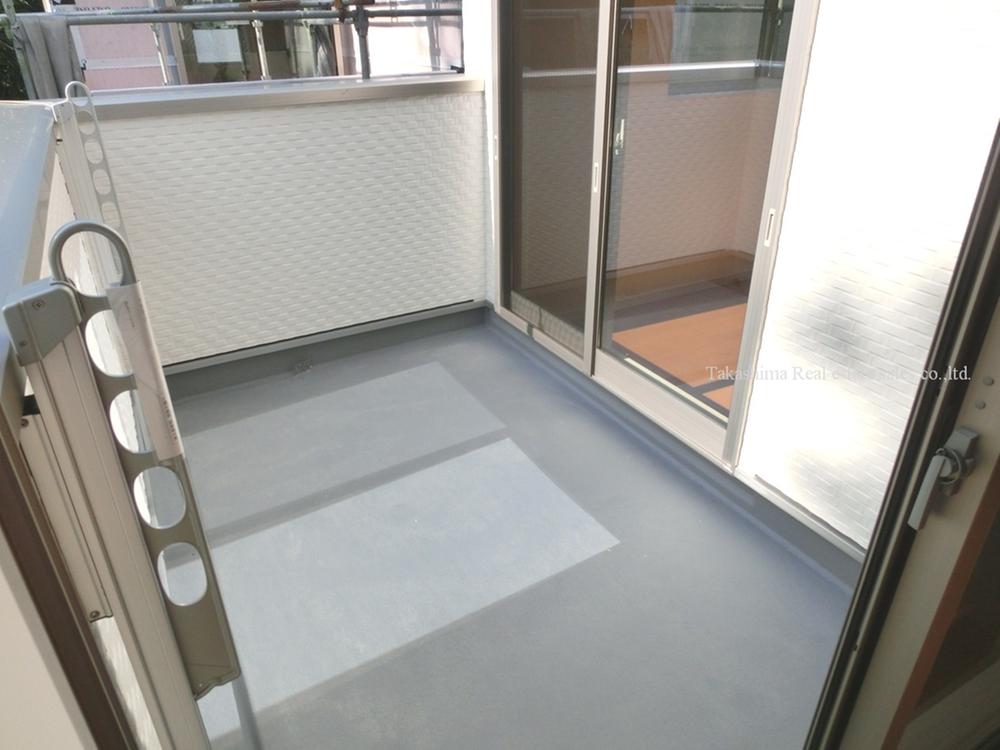 Balcony. Balcony of the wide size.