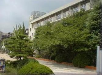 Primary school. Takarazuka 1597m until the Municipal Nishiyama Elementary School