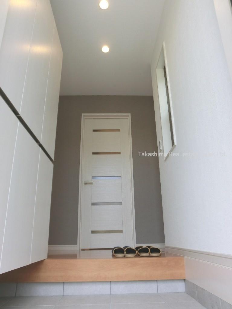 Entrance. High ceilings, Is the entrance hall with a sense of open.