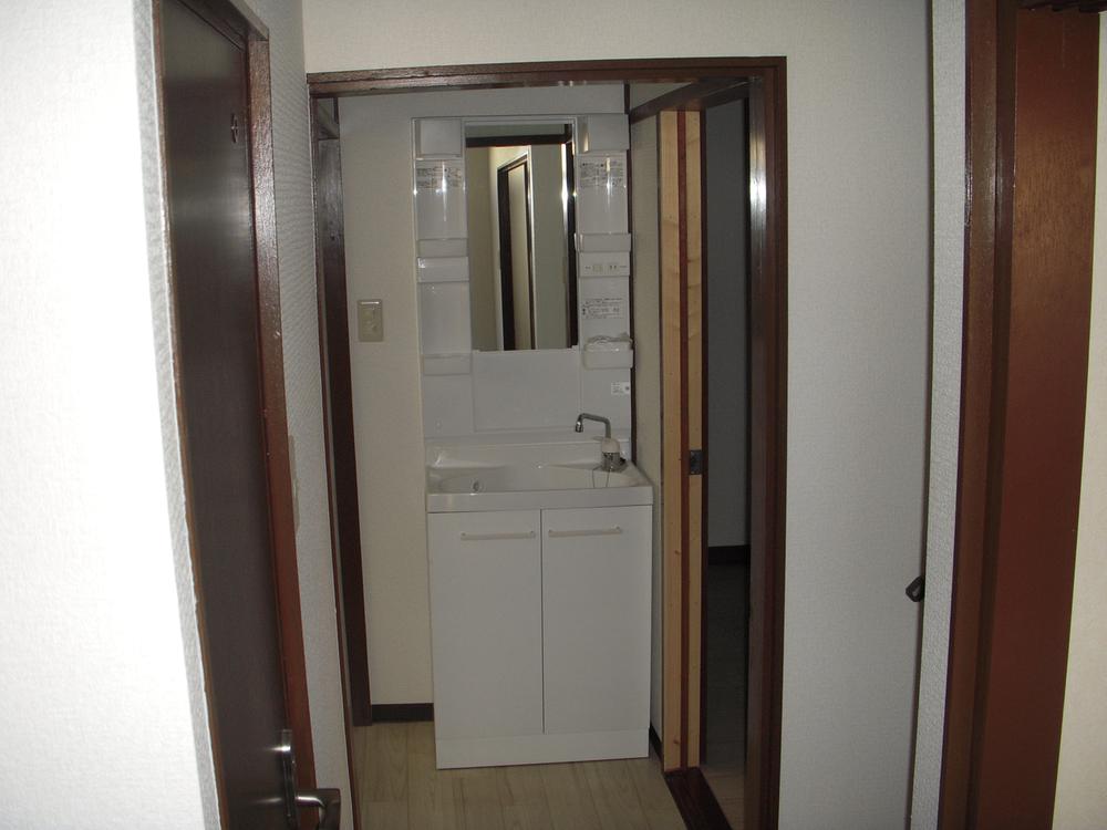 Wash basin, toilet. Local (12 May 2013) Shooting